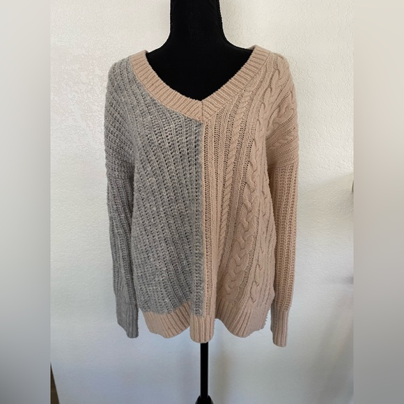 Banana Republic Sweaters - Blush and Grey Merino Wool Oversized Knit V-neck Sweater • Size Medium